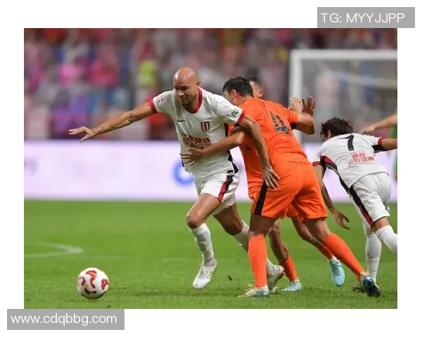 美国球星观赏中国足球联赛精彩瞬间 深度解析中超发展潜力与挑战